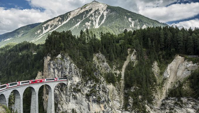 Glacier Express durch die Schweiz